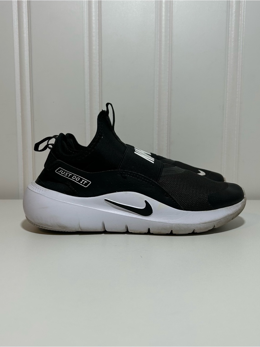 Nike flex runner 4 Kids' Black Slip-On Athletic Shoes